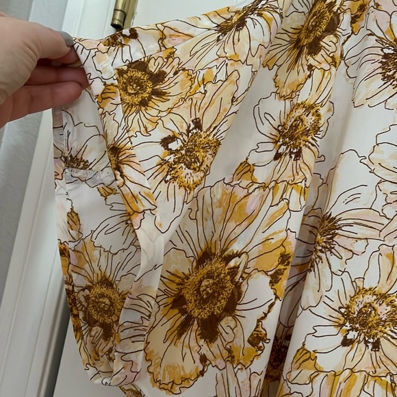 Maurice’s Geneva Zip Blouse Size 4X Yellow and Brown Floral - Picture 6 of 6